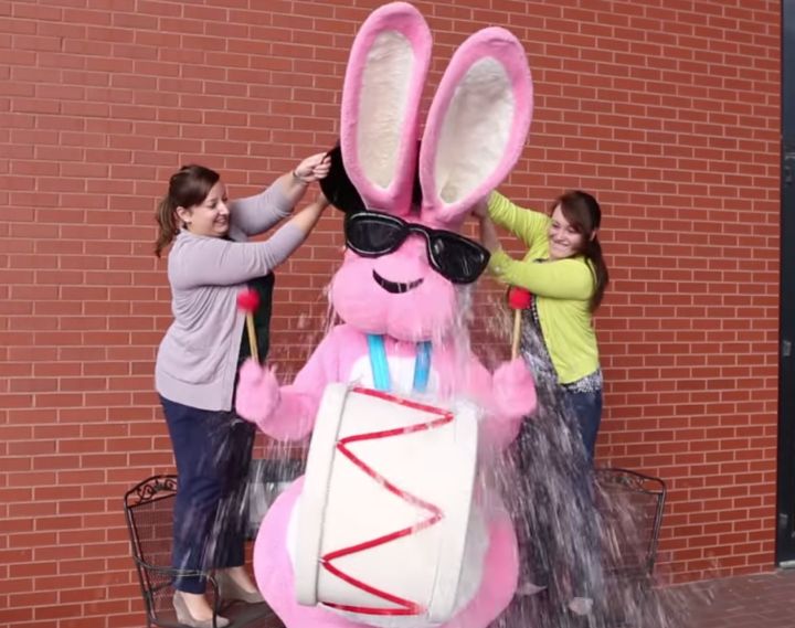 Energiser-bunny-does-ice-bucket-challenge